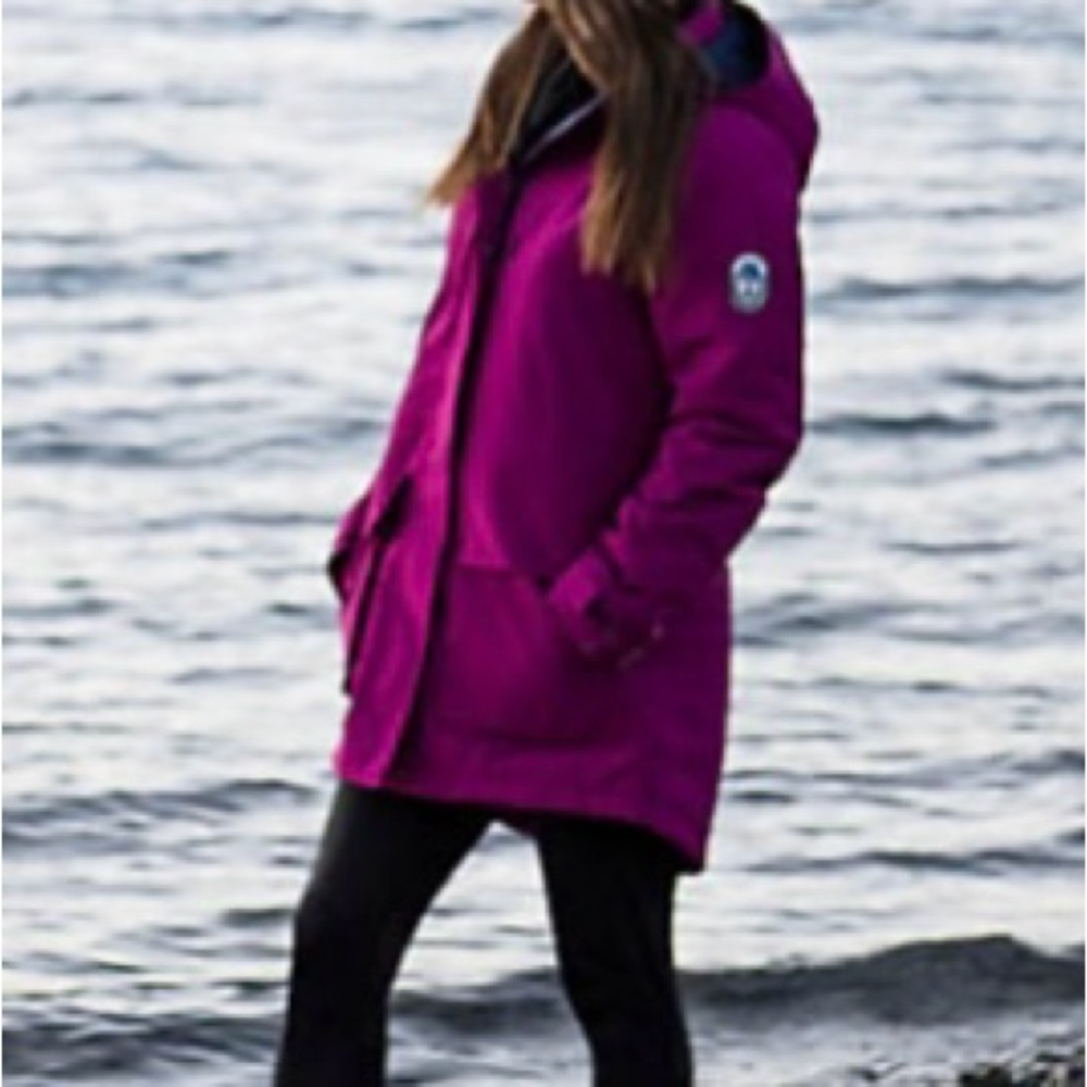 NWT
Land’s End Women’s Squall Hooded Jacket Large Reg. in Persian Plum